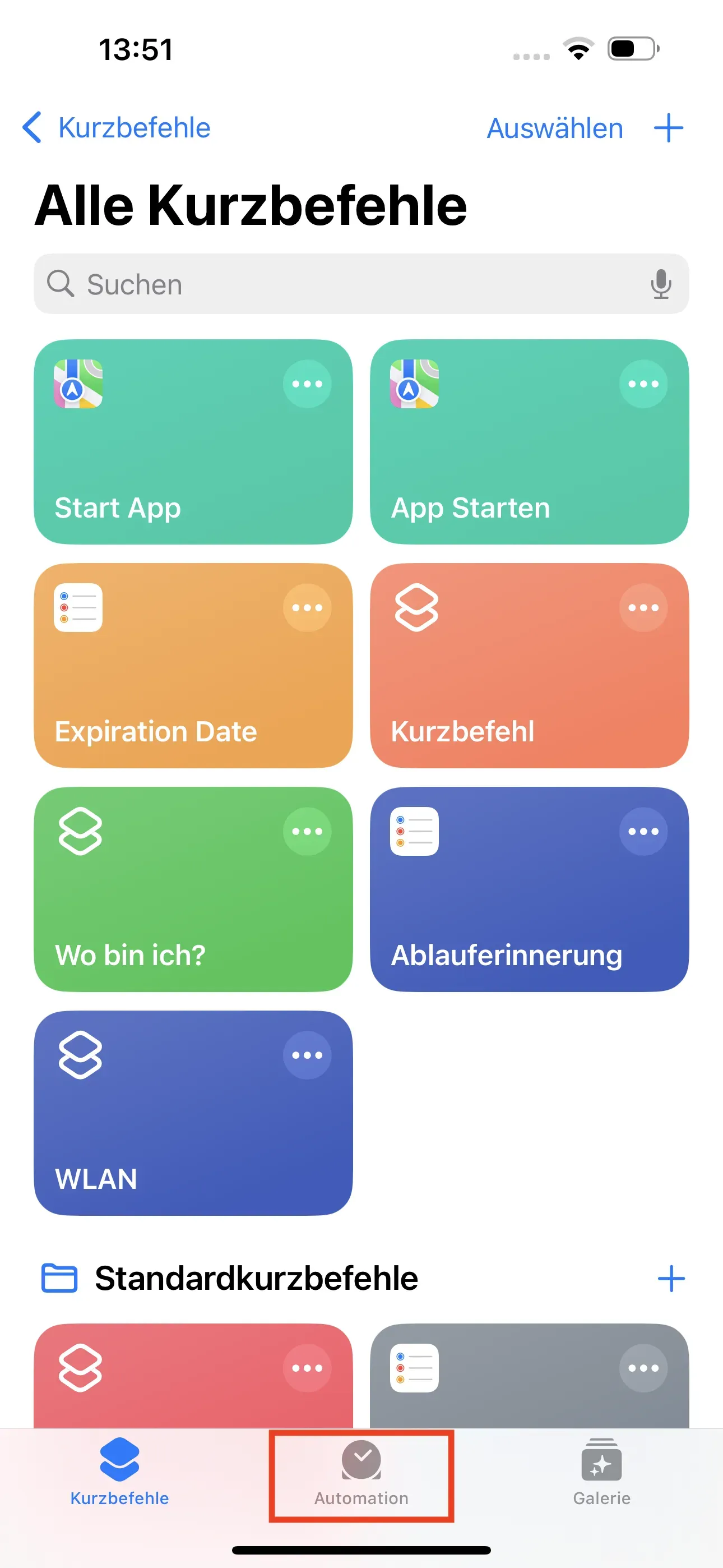 Die Startseite der Kurzbefehle App wird angezeigt. Ganz unten mittig ist der Button 