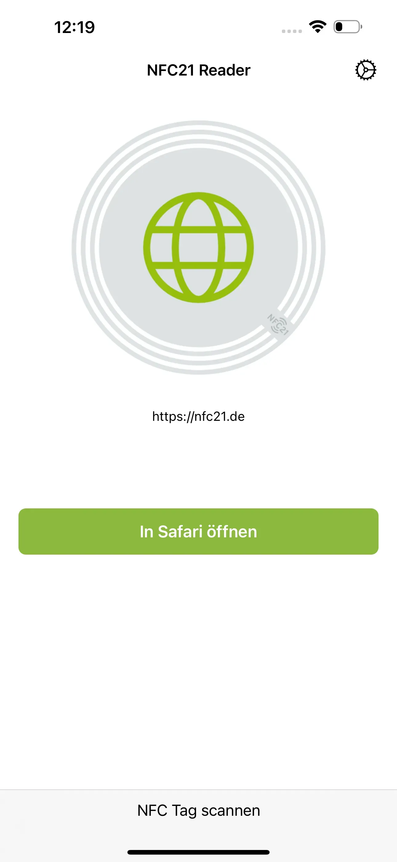 Beim Scan des NFC-Tags mit der NFC21 Reader App, wird der Tag ausgelesen und der darauf gespeicherte Weblink erscheint. Dieser kann über den darunterliegenden Button „In Safari öffnen” direkt geöffnet werden. 