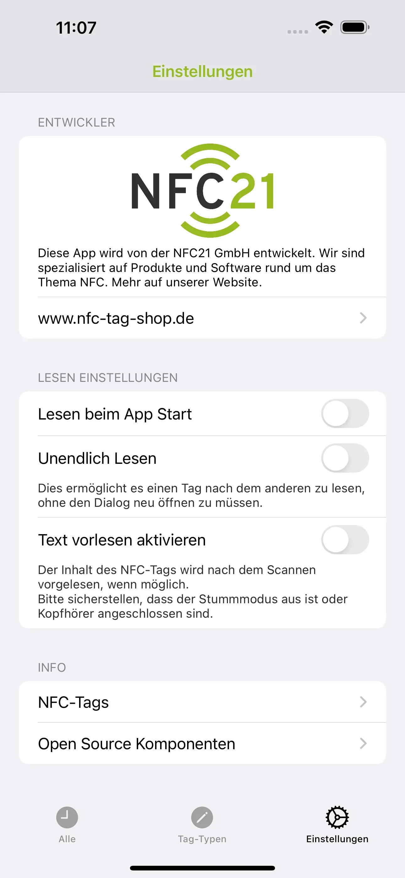 In den Einstellungen werden die Optionen „Lesen beim App Start“, „Unendlich Lesen“ und „Text vorlesen aktivieren“ angezeigt.