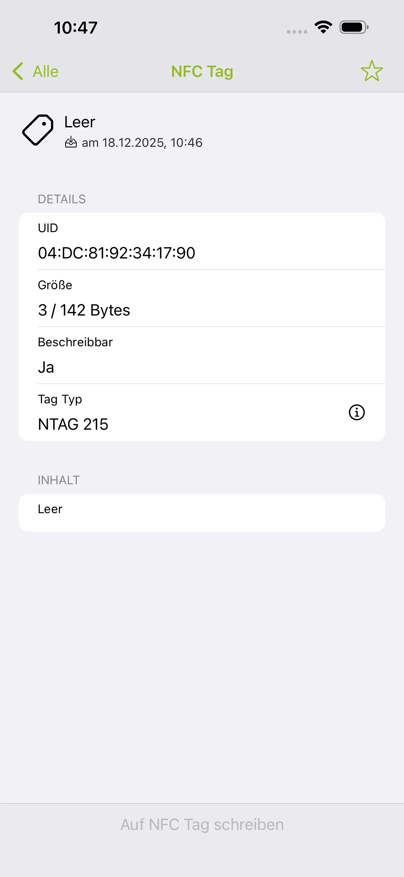 Verschiedene Informationen über den NFC-Tag können eingesehen werden. Hierzu gehören: die Größe, den Schreibschutz, den Tag-Typen bzw. die NTAG-Formatierung und den darauf gespeicherten Inhalt.