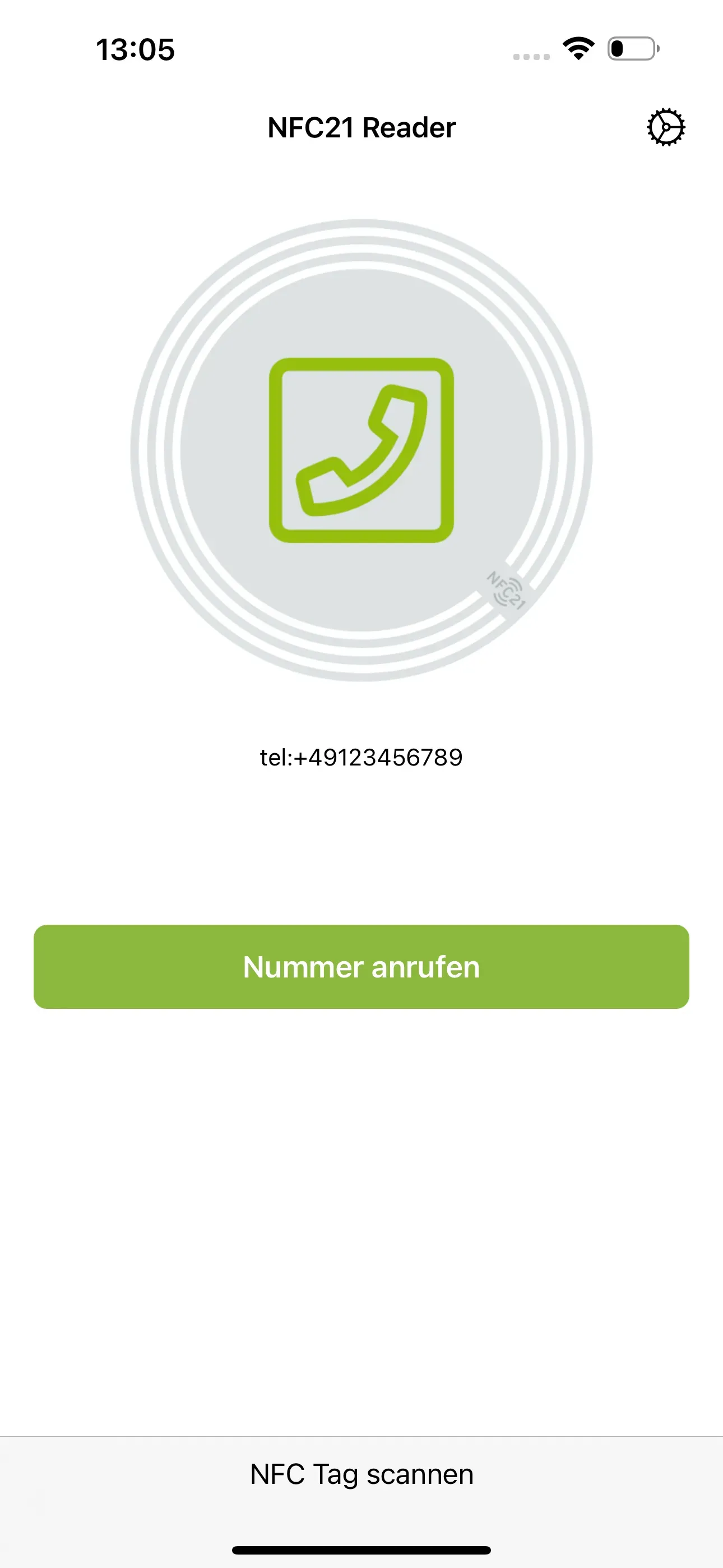Beim Scan des NFC-Tags mit der NFC21 Reader App, erscheint die darauf gespeicherte Telefonnummer. Diese kann über den darunterliegenden Button „Nummer anrufen” direkt angerufen werden.