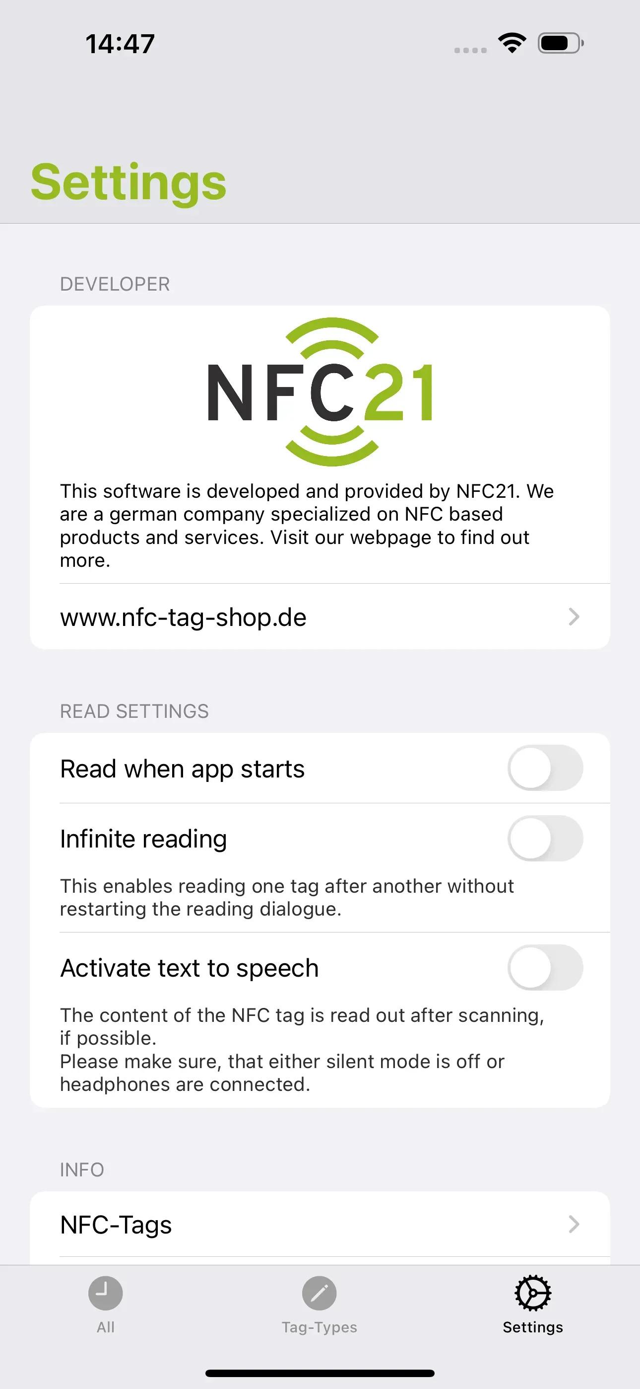 The settings display the options “Read when app starts,” “Infinite reading,” and “Activate text to speech.”