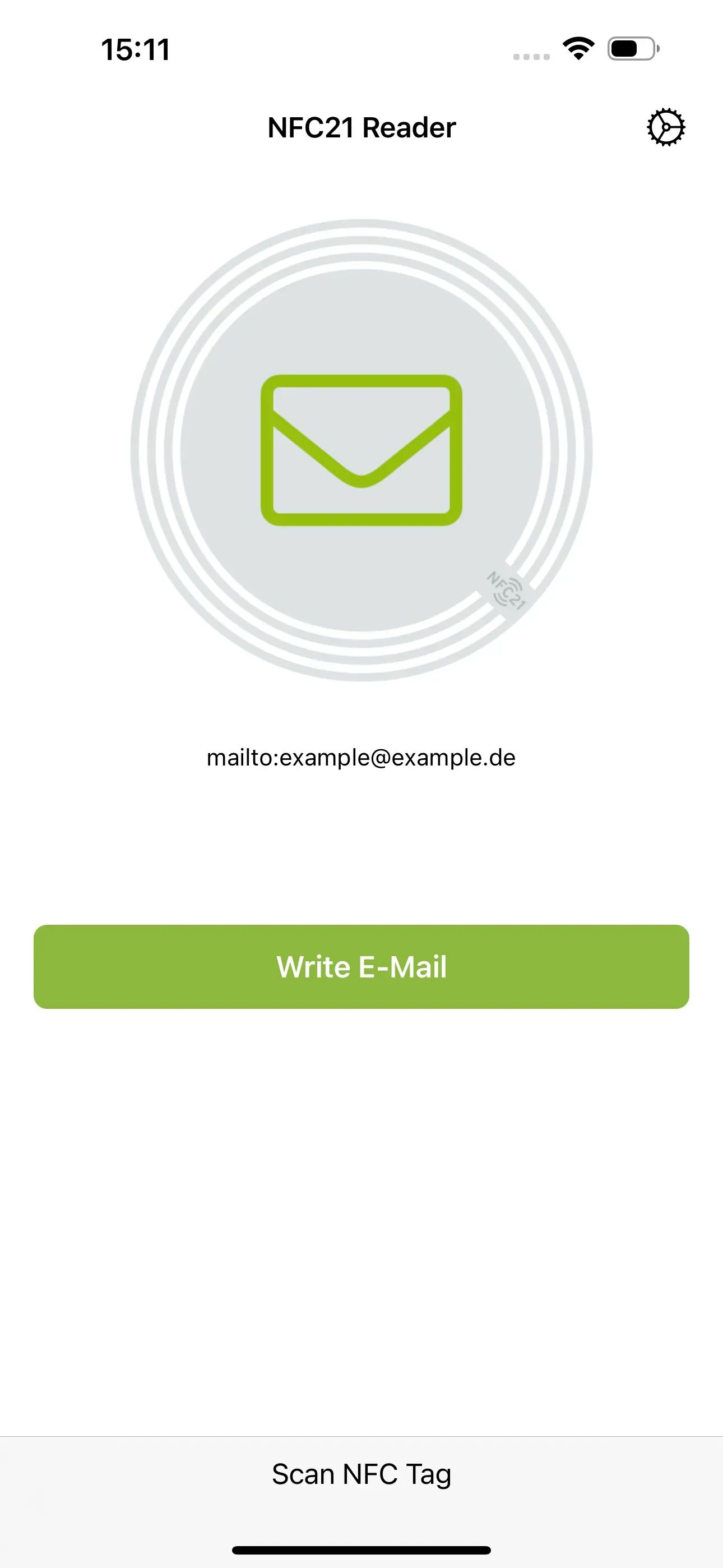 When scanning the NFC tag with the NFC21 Reader app, the recipient stored on it appears, who is to be contacted via email. The email can be composed directly using the ‘Write E-Mail’ button below.