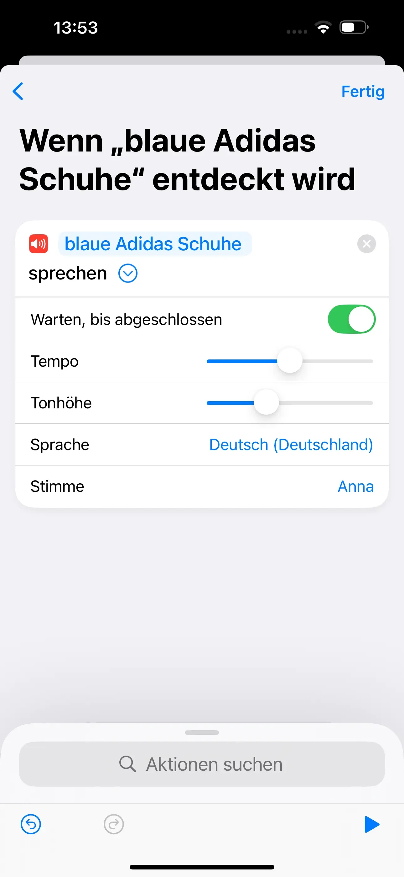 Weitere Optionen wie das Tempo, Tonhöhe, Sprache und Stimme werden im Kurzbefehl angezeigt. 
