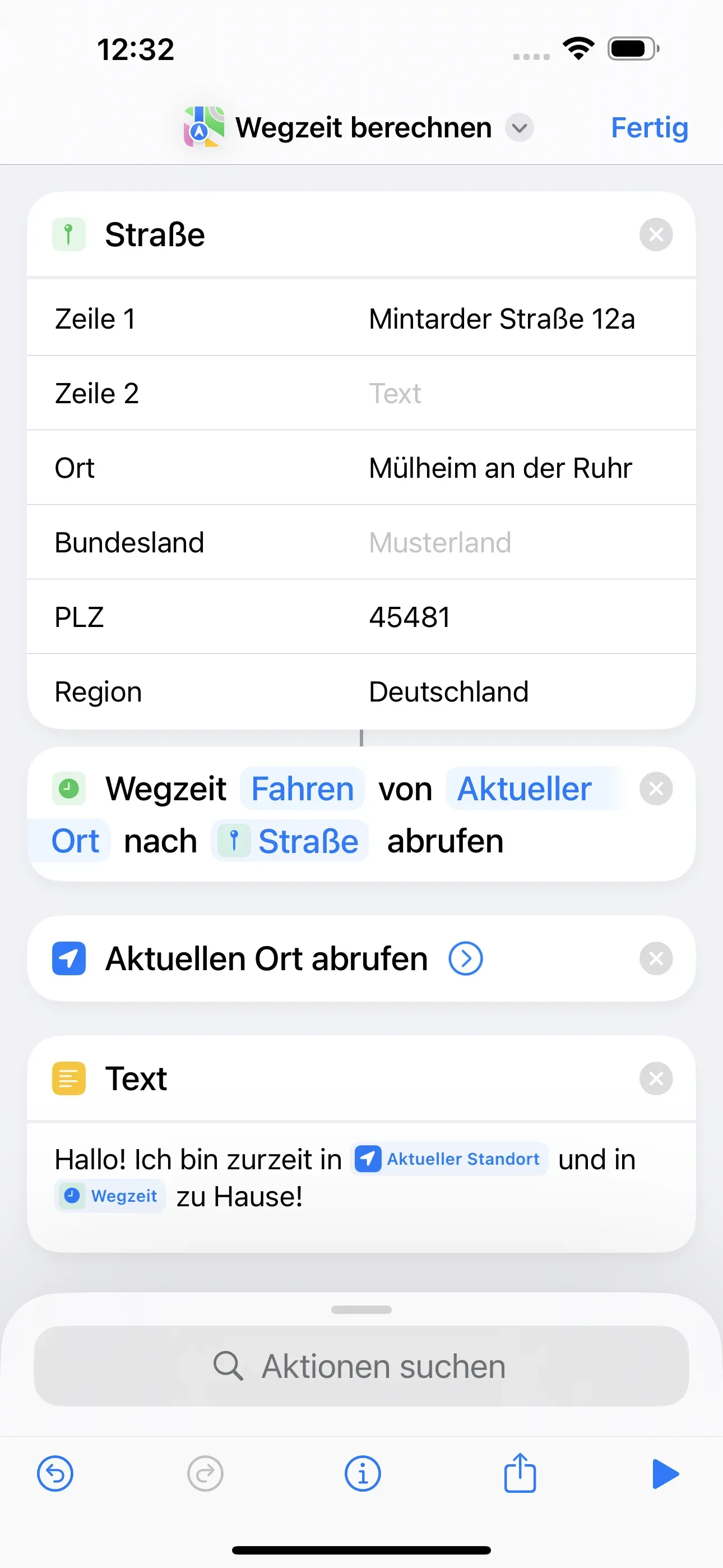 Der vollständige Text lautet: „Hallo! Ich bin zur Zeit in „Aktueller Standort“ und in „Wegzeit“ zu Hause!“